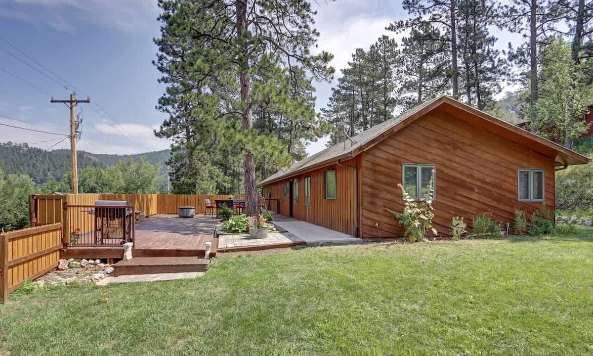 Keystone Cabin | Serene Pine-Surrounded Cabin Retreat near Mount Rushmore in South Dakota
