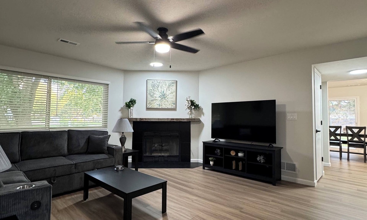 Lincoln House | Serenity on Granada: Spacious 2BR Retreat/2.5BA+Garage Near Haymarket & UNL