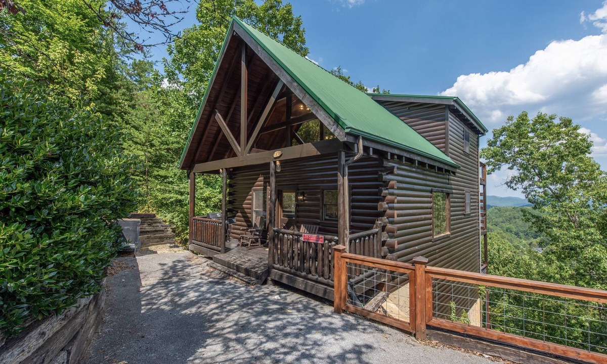 Sevierville Villa | Sevierville 129 - Four Bedroom Villa, Sleeps 16