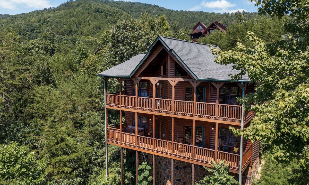 Sevierville Villa | Sevierville 133 - Four Bedroom Villa, Sleeps 12
