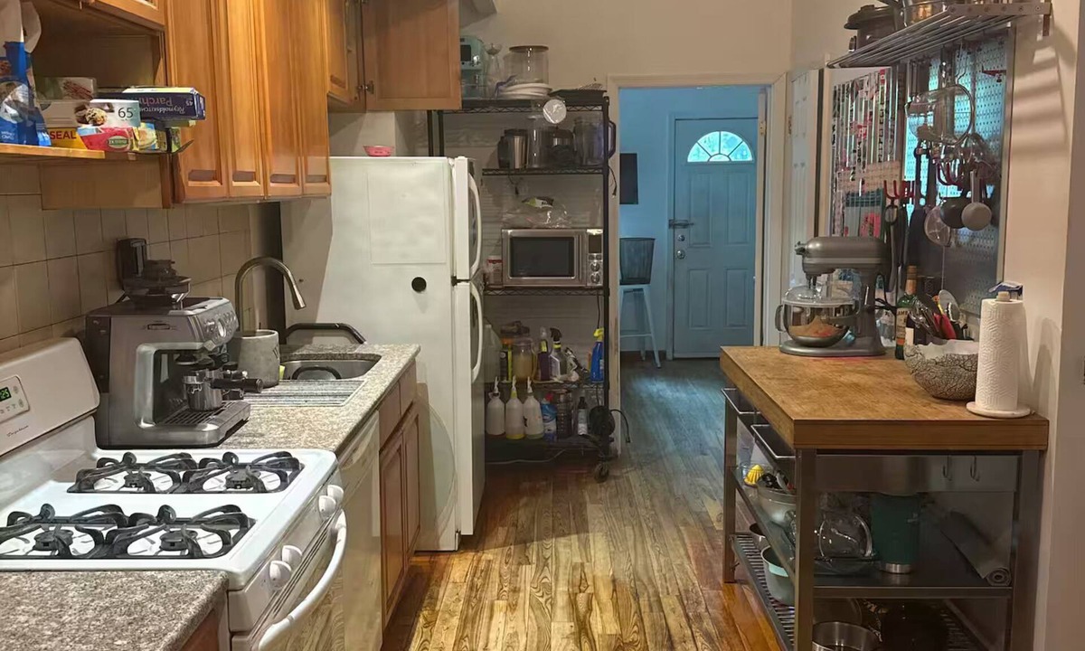 Bushwick Apartment | Shared Bushwick Duplex Stay – Private Rooms, Near L Train & Artsy Nightlife
