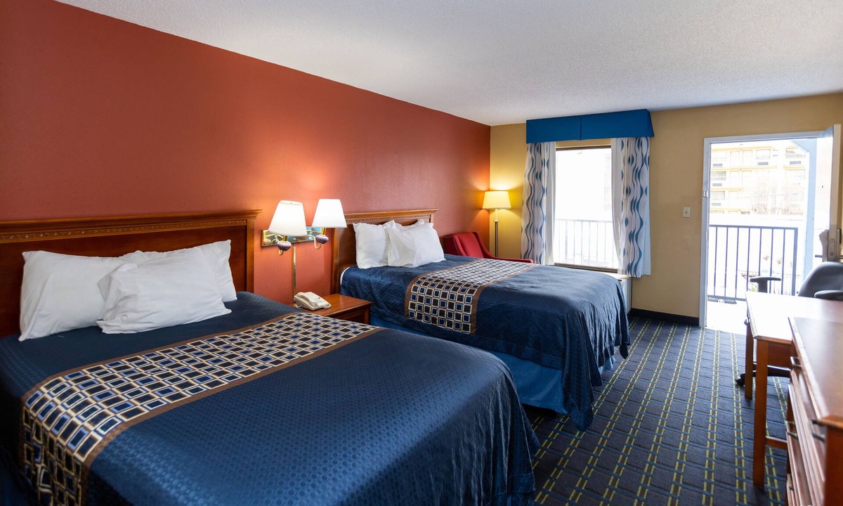 Ellendale Hotel | SHELBY INN