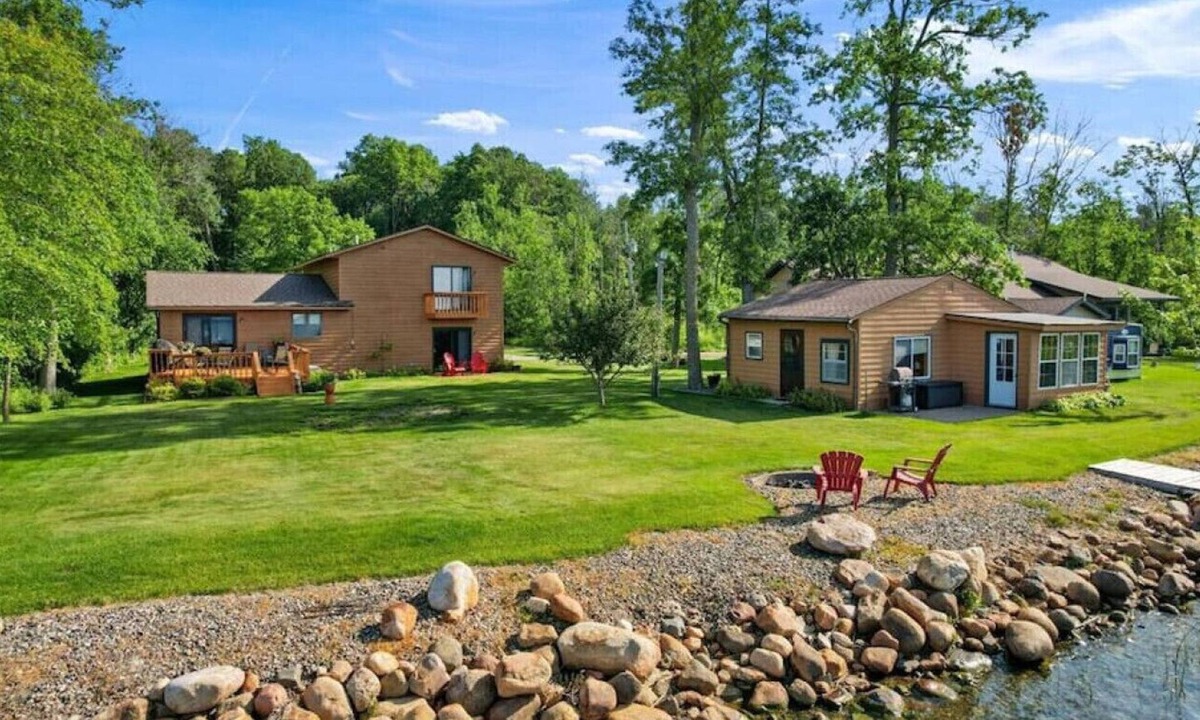 Brainerd House | Shoreview On North Long