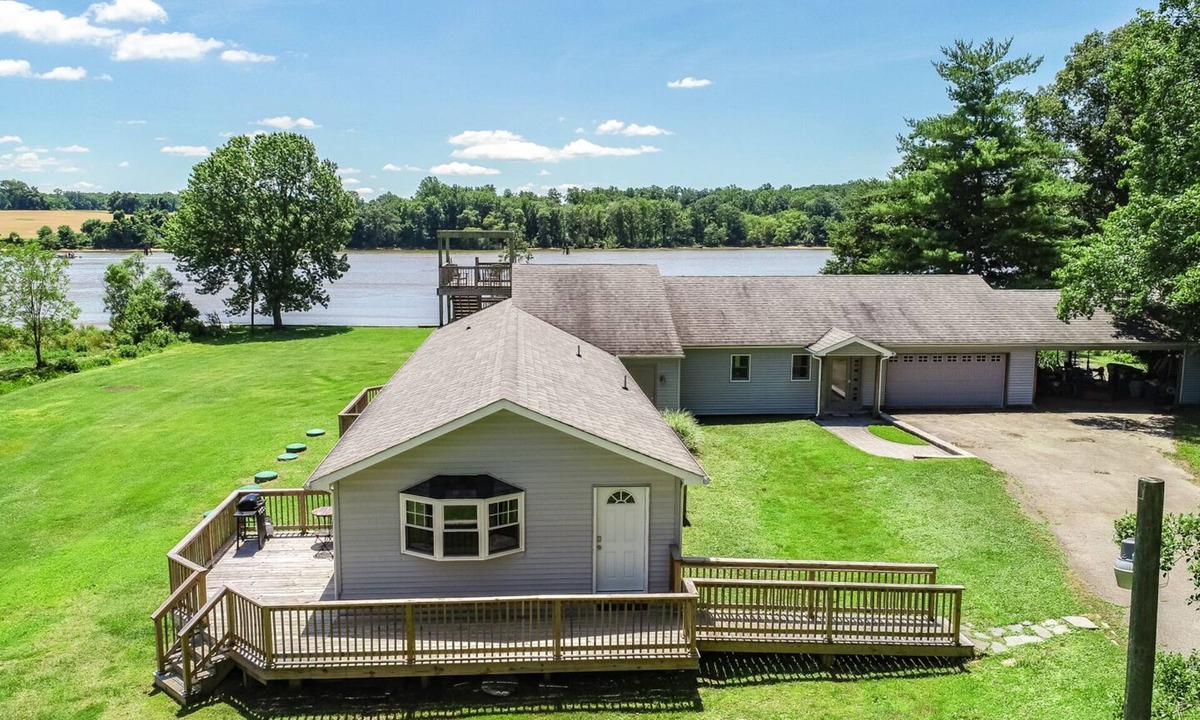 Elkton House | Short Term Water Oriented Furnished Apartment