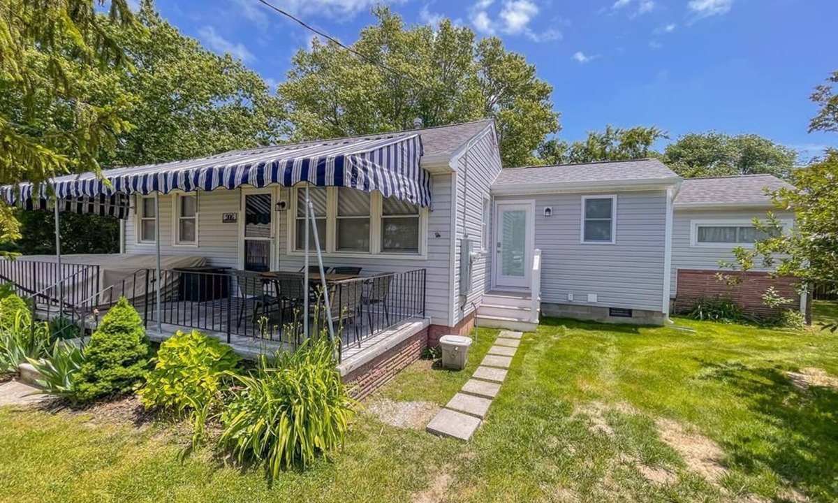 North Cape May House | Single Family Home (3BR/2BA) In North Cape May By Cape May Lewes Ferry and Bay!