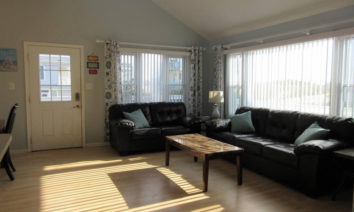 Surf City House | Single family home located just steps to the beach in Surf City - pet friendly.