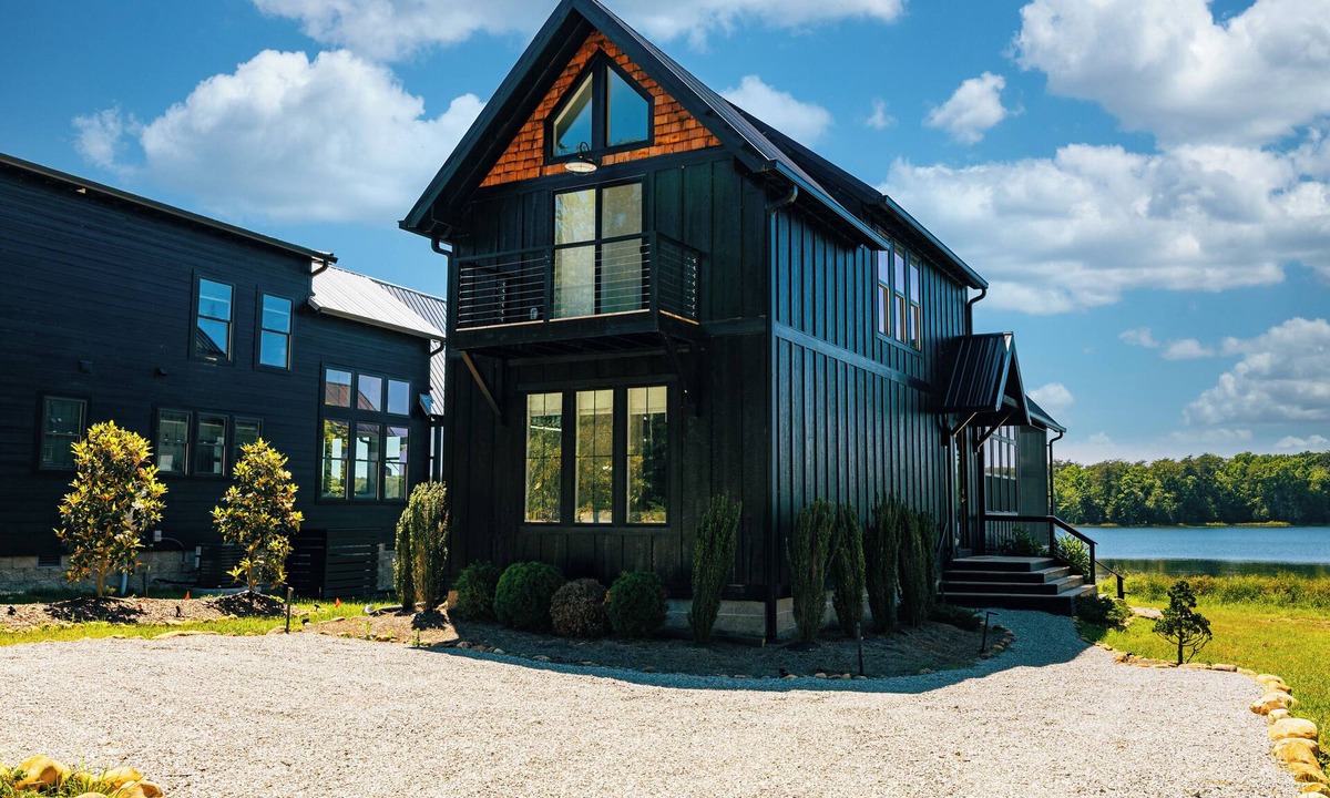 Tracy City Cabin | Sip Happen's at Nonnas at Water's Edge