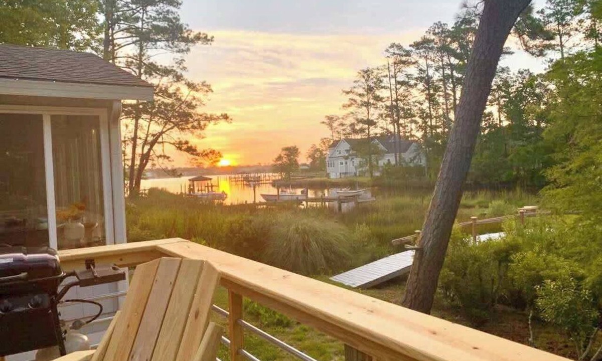 Oriental House | Sirena's Isle - Waterfront, Dock boat lift, pet friendly and fenced yard.