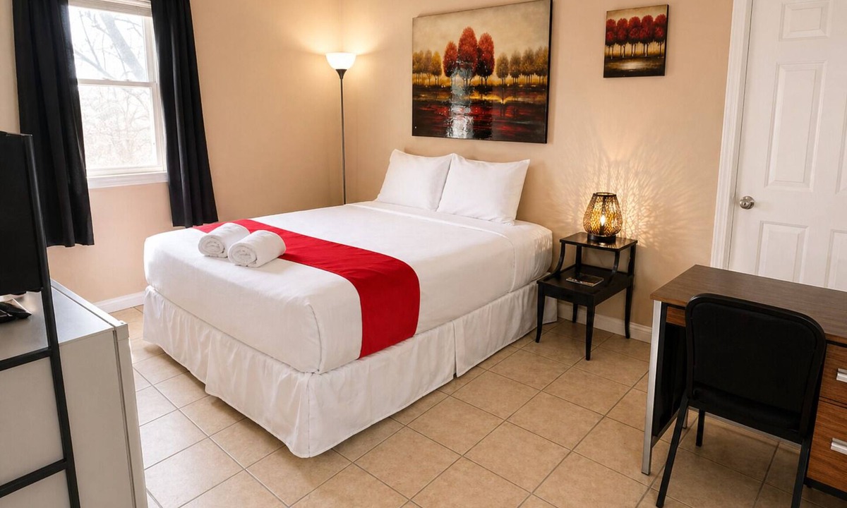 Bedford Hotel | Skylark Motel by OYO