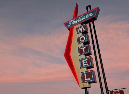 Stroud Hotel | Skyliner Motel