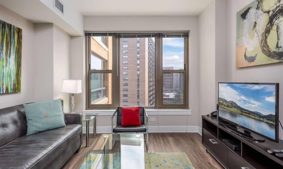 Aurora Highlands Apartment | Sleek 1BR | Kitchen & Laundry | Pentagon City