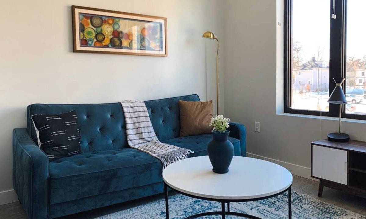 Des Moines Apartment | Sleepover: Exclusive Studio and Gym - Des Moines