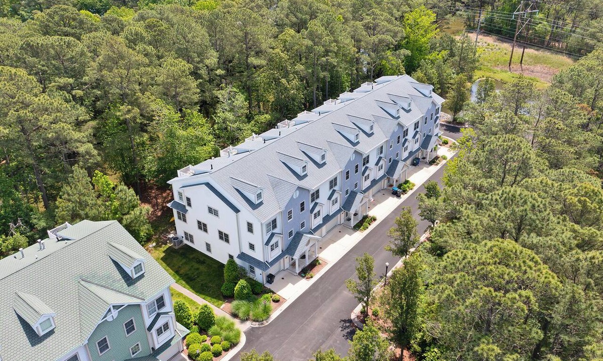 Frankford House | Sleeps 11 - Beautiful townhome with elevator conveniently located near Bethany Beach! Community Pool!
