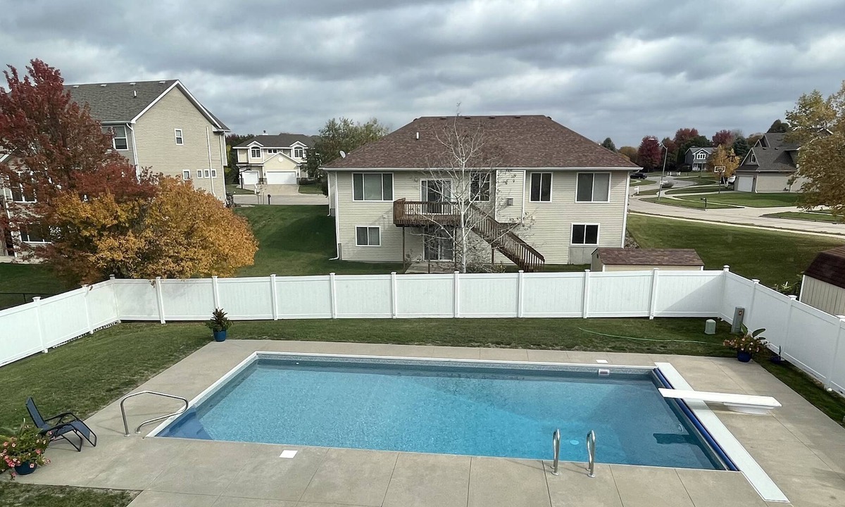 Grimes House | Sleeps 12, spacious, family friendly, with outdoor pool during summer months!