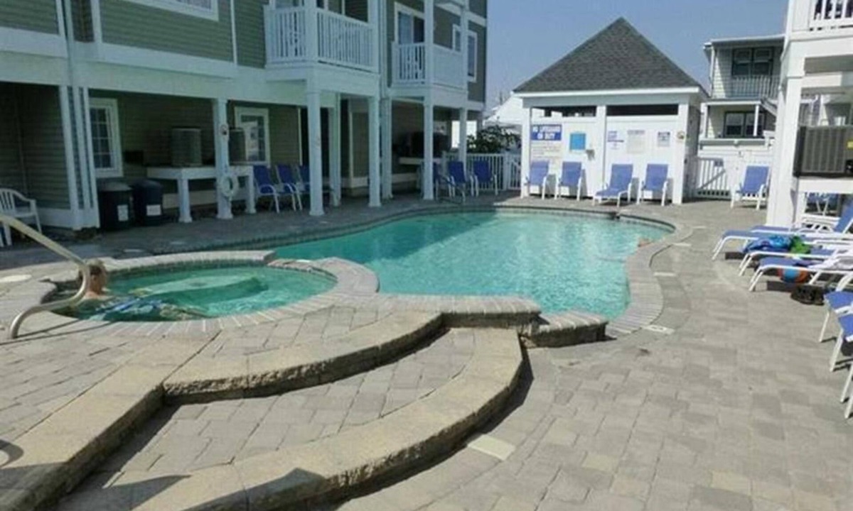North Wildwood House | SLEEPS 14 POOL BEACH BLOCK NEAR AMUSEMENT PIER, RIDES, WATERPARK, SEAPORT PIER!