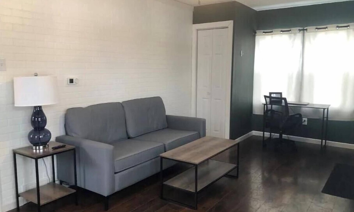 Jefferson House | Sleeps 6. Pets welcome. Wi-Fi. 3 bedroom house