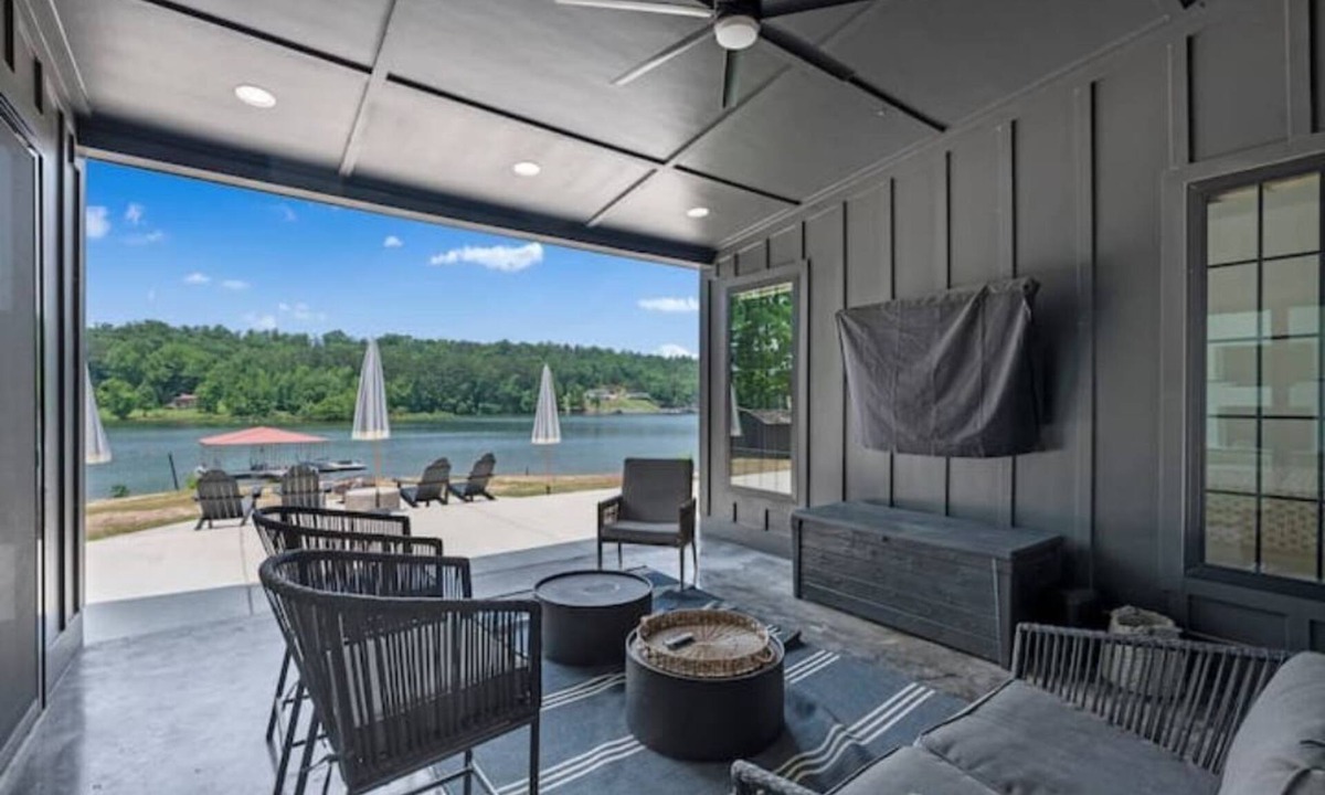 Logan House | Smith Lake Luxury - with Hot Tub