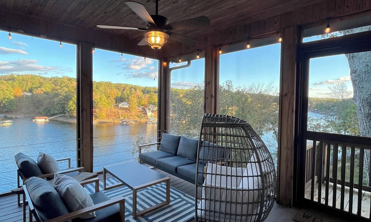 Crane Hill Cottage | Smith Lake waterfront retreat w/hot tub, game room & private dock, sleeps 10