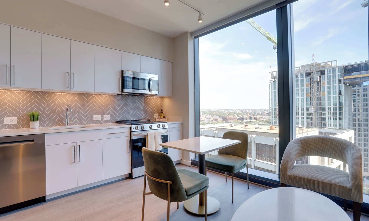 North Rosslyn Apartment | Sojourn Rosslyn Gym Pool Rooftop & Free Parking