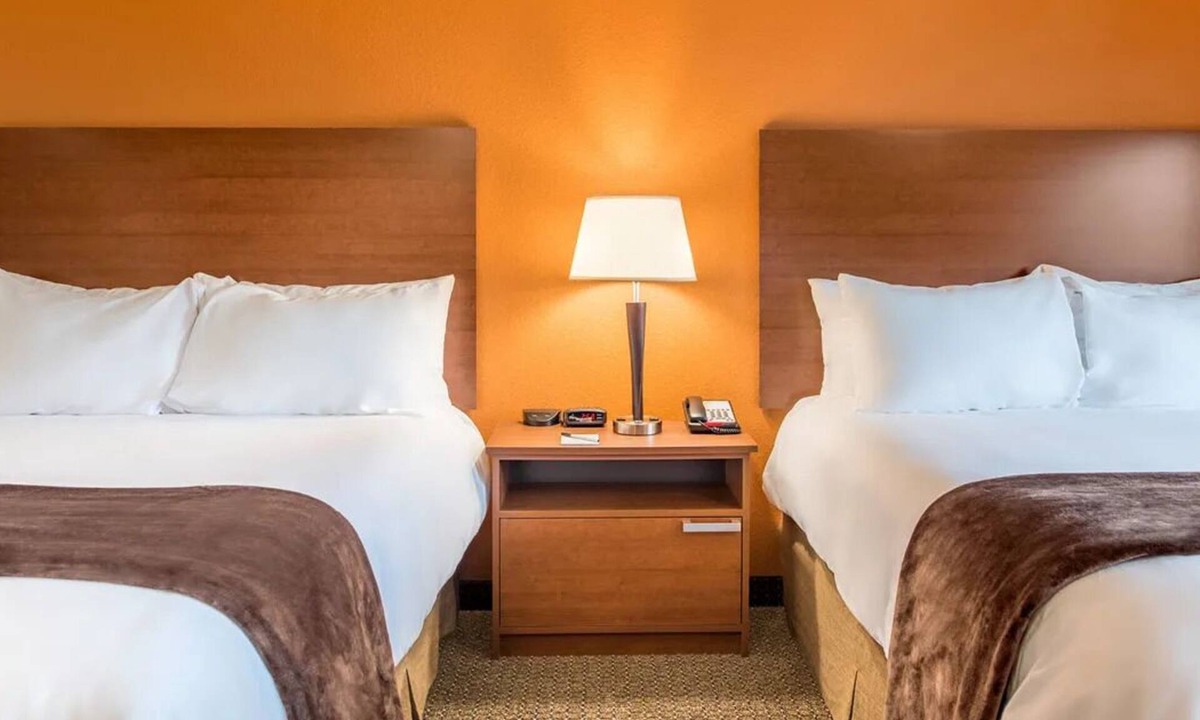 Sioux Falls Hotel | Spacious 1 Unit Stay | w/Kitchenette | Near Great Plains Zoo