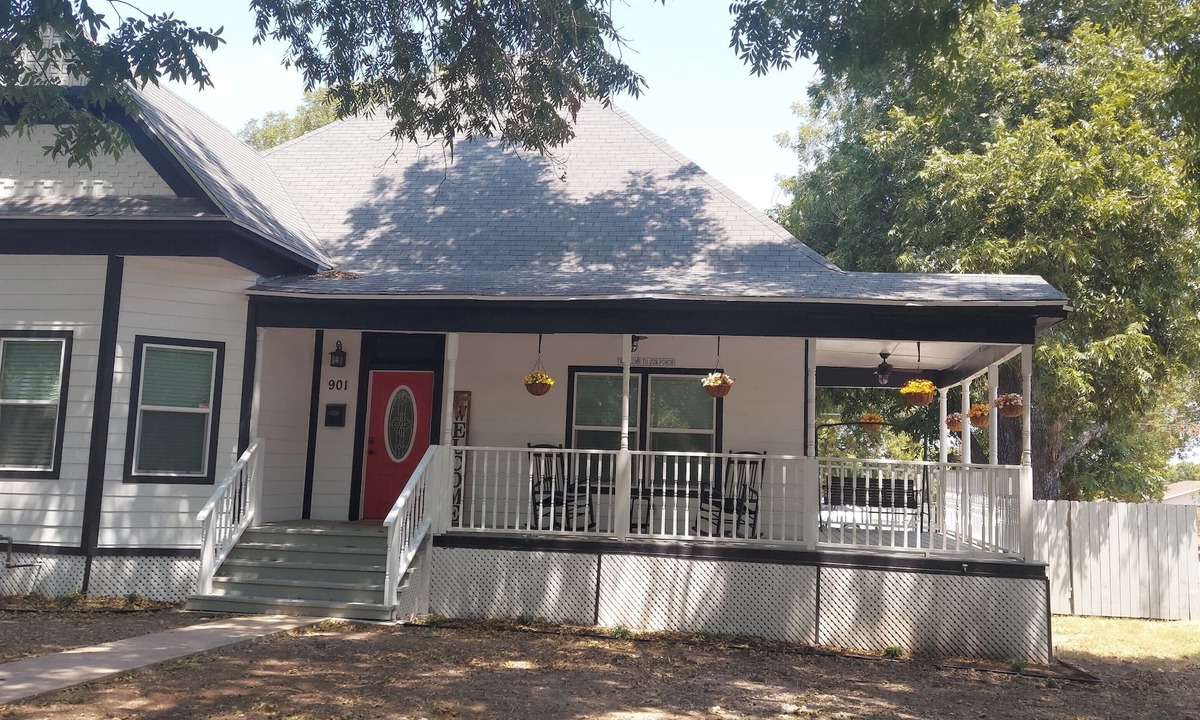 Killeen House | Spacious 100yo Farmhouse with Modern Amenities