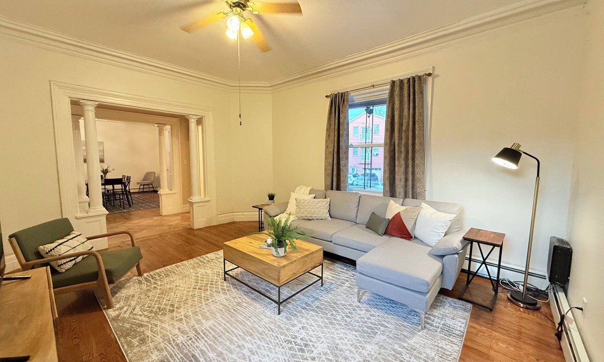 Jersey City House | Spacious 3 bed 2 bath with free parking and easy NYC transportation