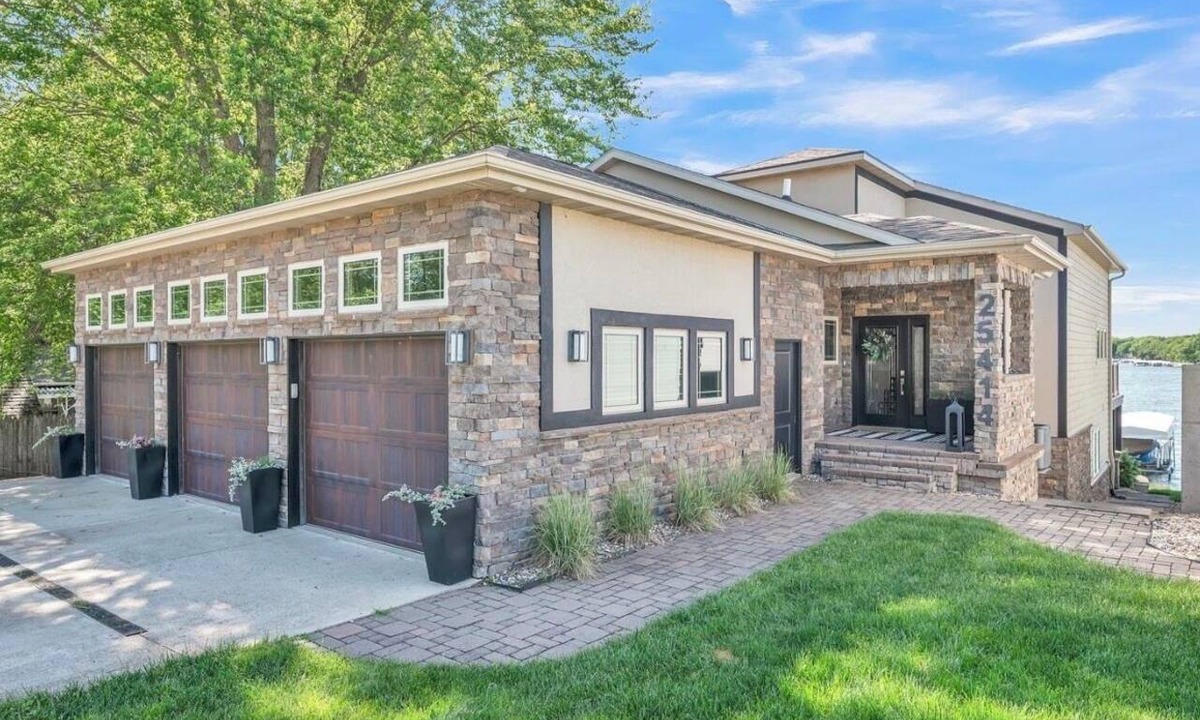 Spirit Lake House | Spacious 3-bedroom lake front house in Okoboji
