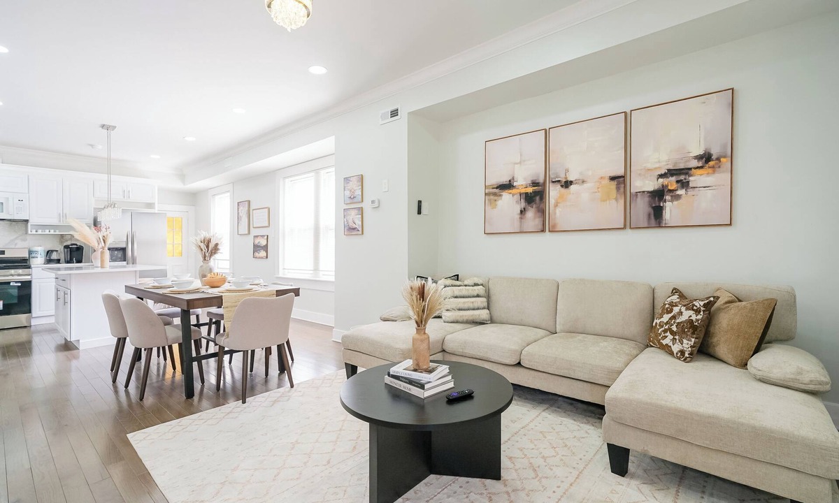 South Philadelphia West Apartment | Spacious 3BR/3BA - Sleeps 7 - 10 Min to Stadium