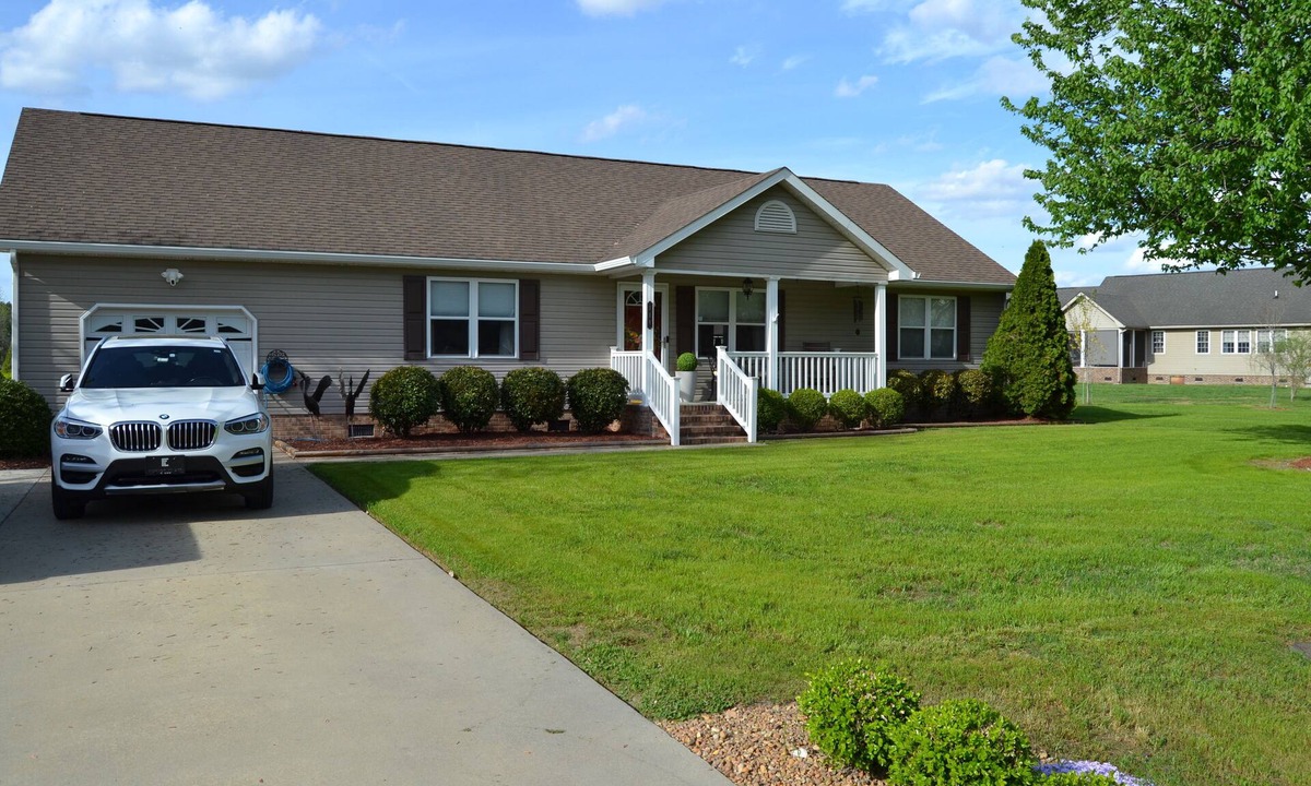Elizabeth City House | Spacious 4-bedroom home with country charm in Elizabeth City.