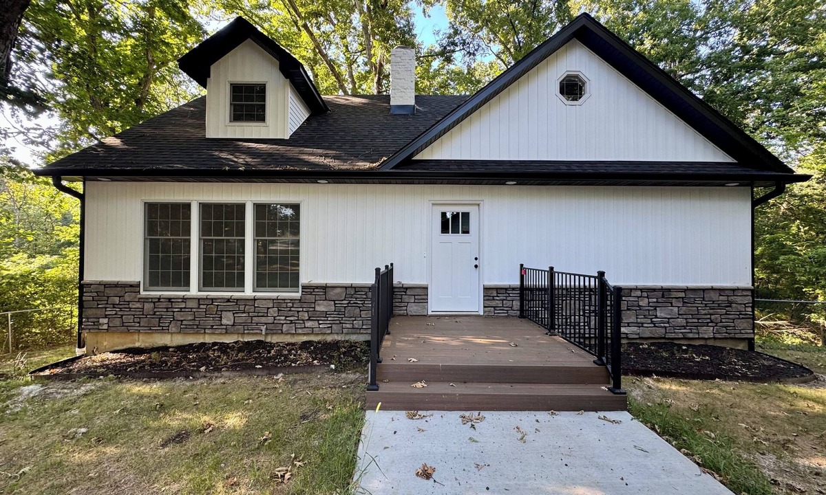 Hallsville House | Spacious 4-bedroom 3 bath house in fabulous Hallsville
