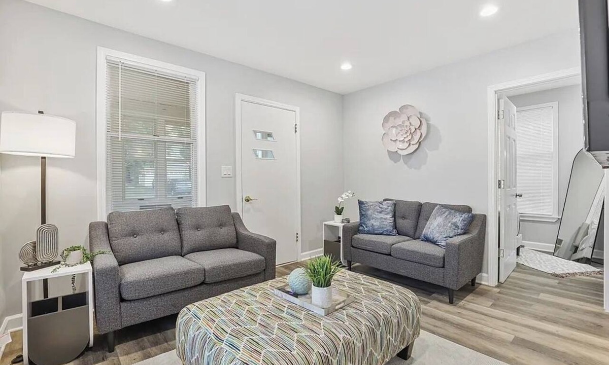 St. Charles House | Spacious 4-bedroom house - St. Charles with AC