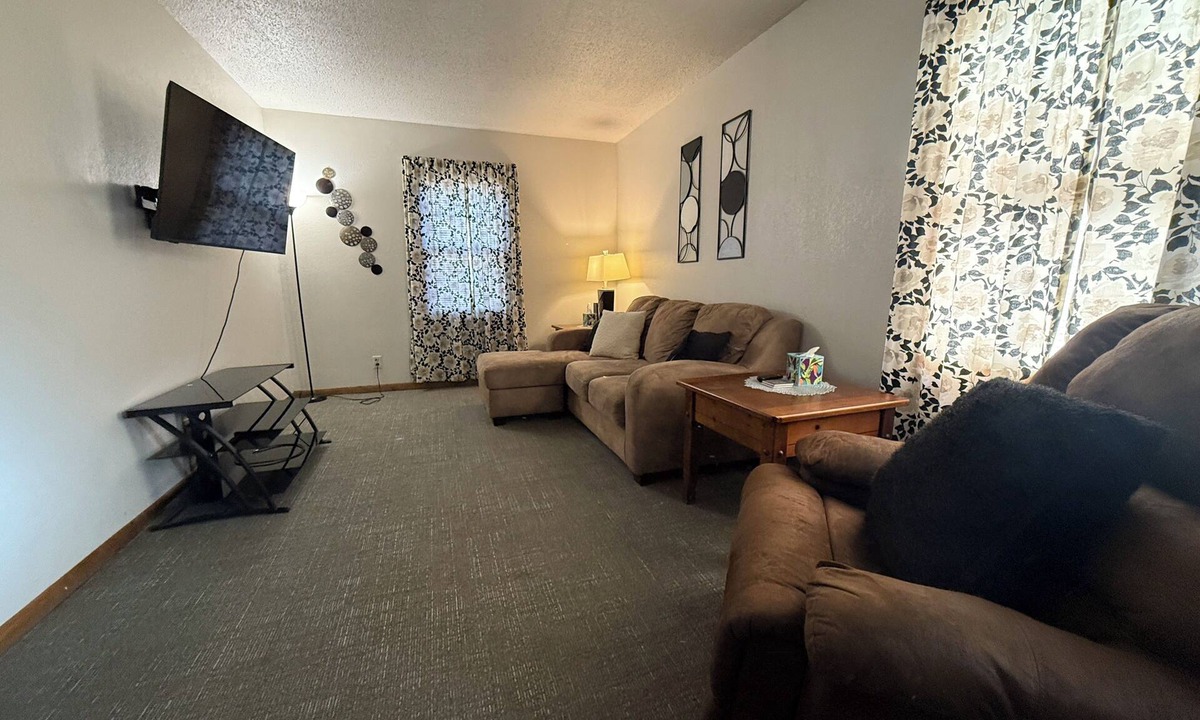 Fairmont House | Spacious 4-bedroom house in Fairmont