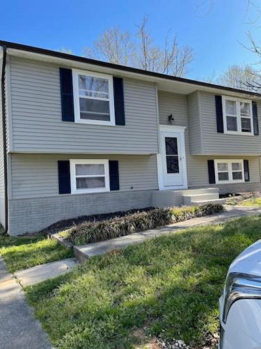 Charlotte House | Spacious 4BR - 10 Min to Uptown - Yard - Pets OK