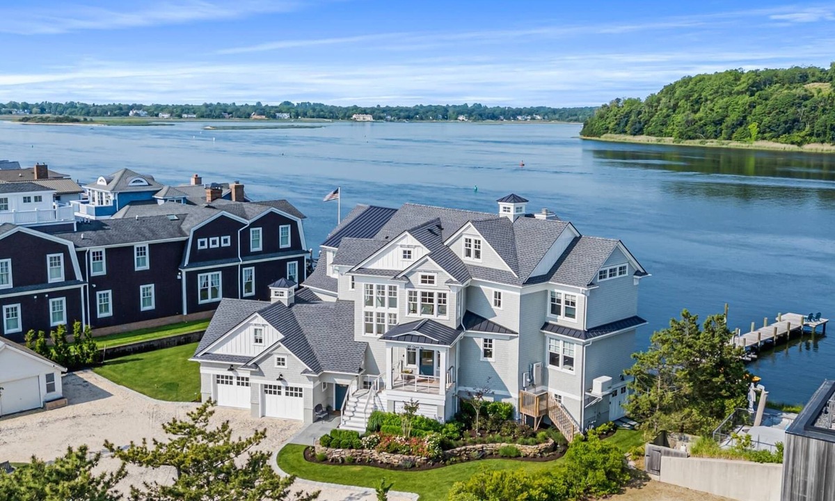 Sea Bright House | Spacious 5 bedroom beach house.