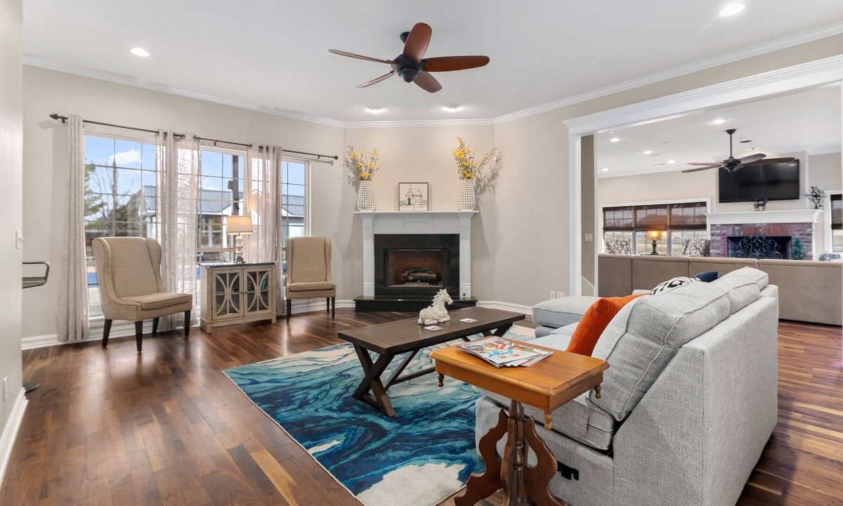 Tulsa House | Spacious 5-bedroom Manor, Movie Room,Horse Views and Salt Water Pool
