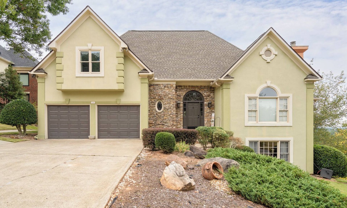 Marietta House | Spacious 5-bedroom retreat home with Mountain City Views.