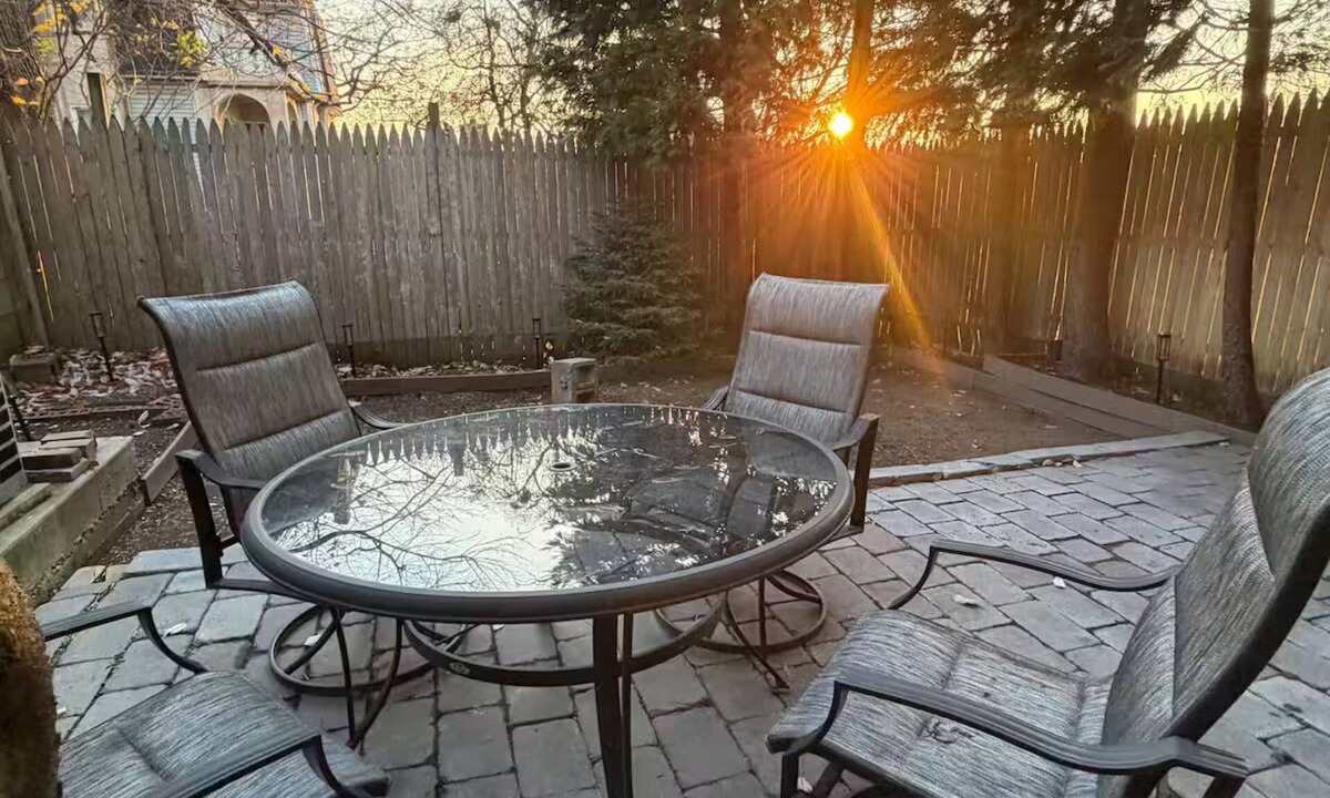 Jersey City House | Spacious 5-bedroom townhome, 10 mins from PATH train, 20 mins to NYC!