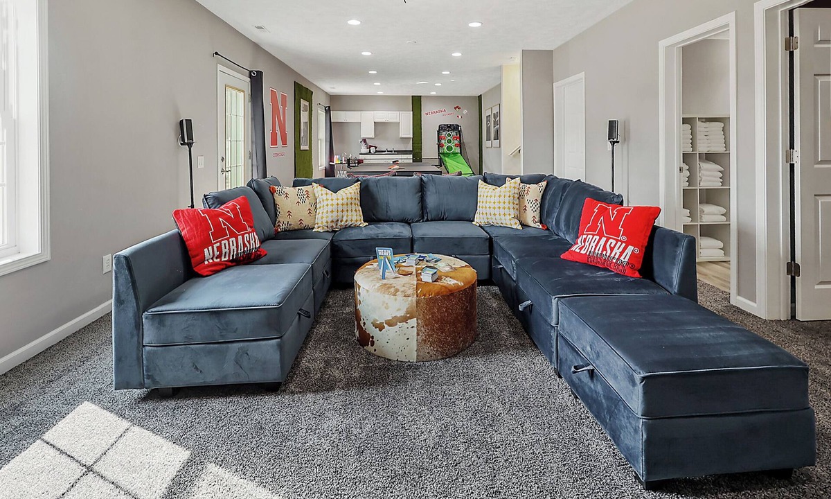 Lincoln House | Spacious 5BD - UNL 5mins - BBQ, Games & Backyard