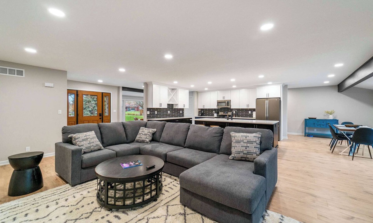 Ames House | Spacious 5BR Family Home in Ames Near ISU & Attractions