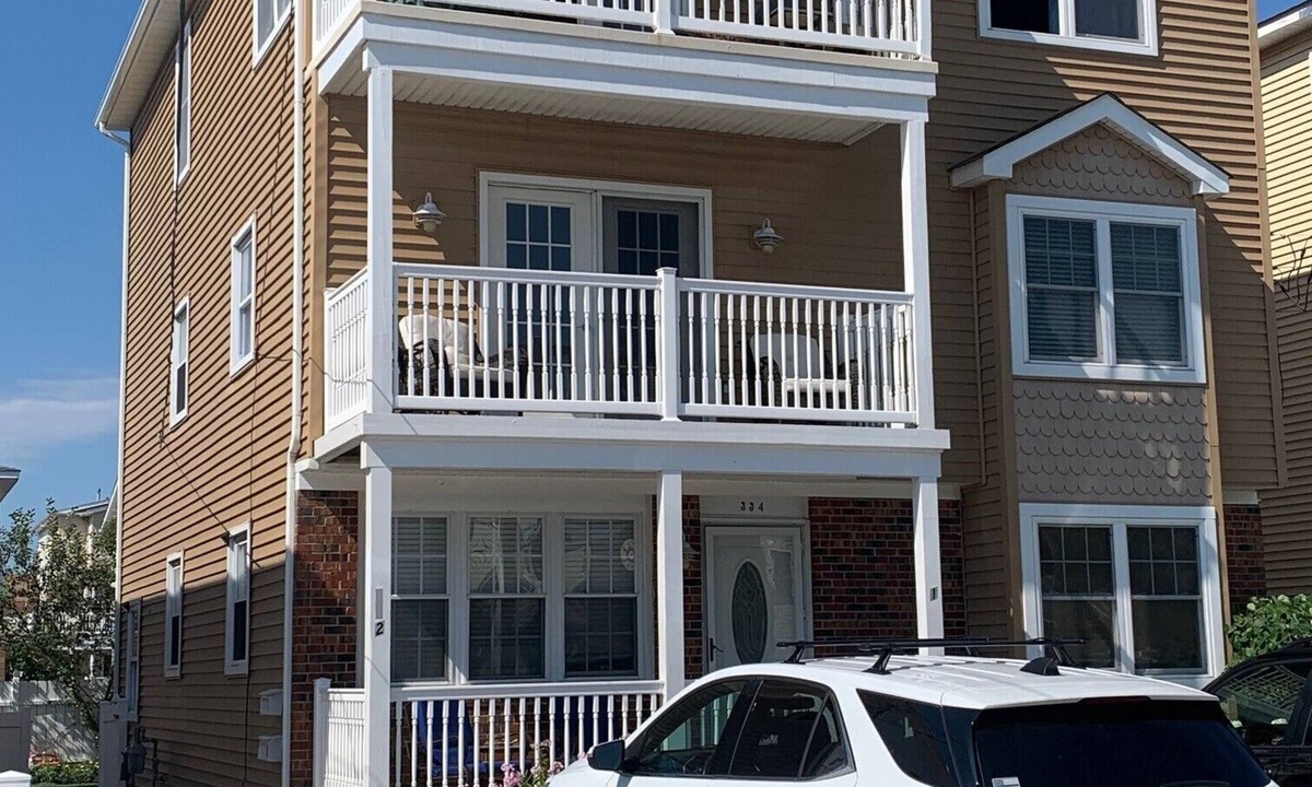 Brigantine Apartment | Spacious 6-bedroom Home 3 story in tranquil Brigantine with close acces to beach