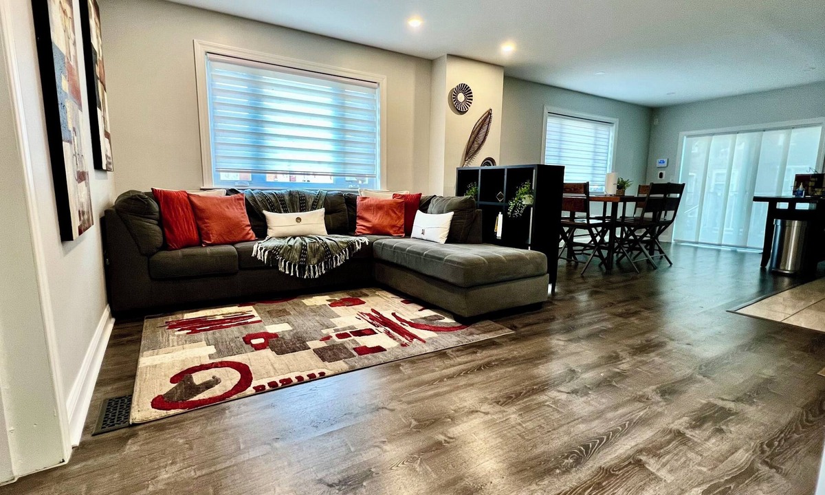 Frankford House | Spacious 6-Bedroom Home w/Private Parking & Fenced Patio