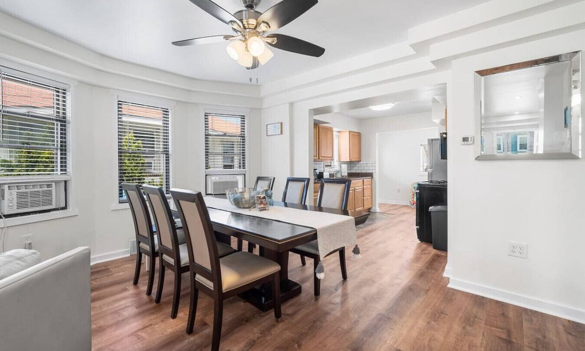 Ventnor City House | Spacious 6BR - Sleeps 18| Beach Gear | Deck | BBQ
