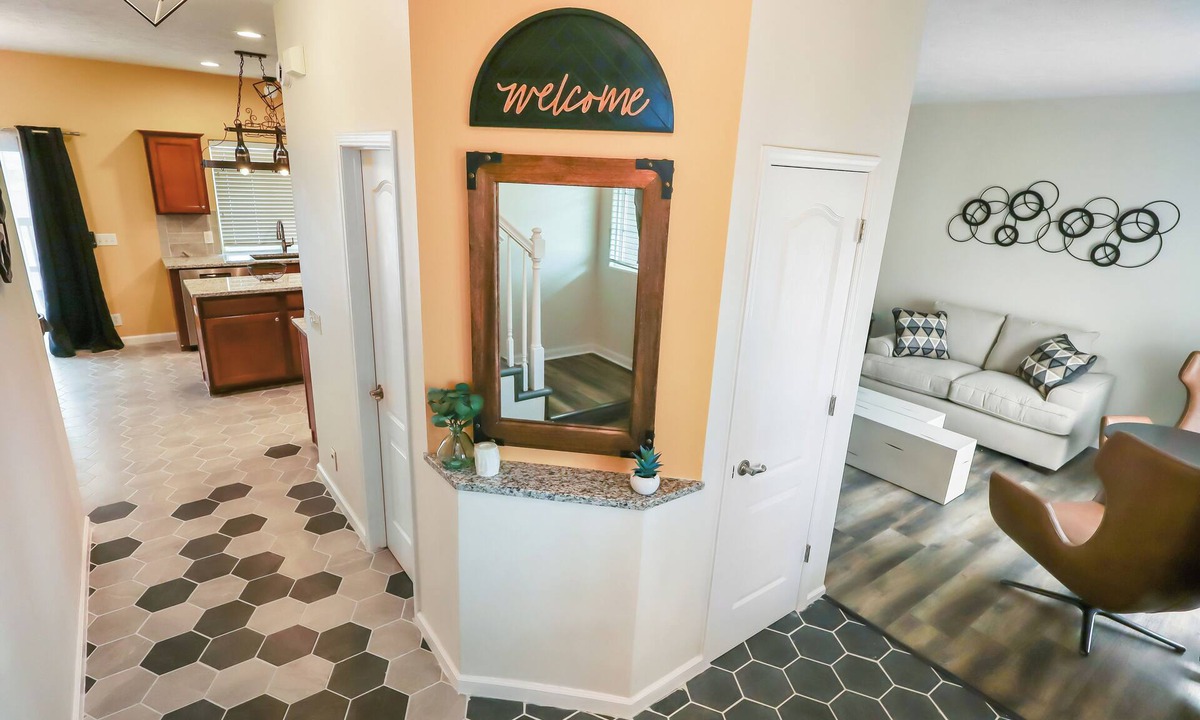 McArdle House | Spacious 6BR West Omaha, Garage, Deck, Workspace, W/D, Pet-Friendly