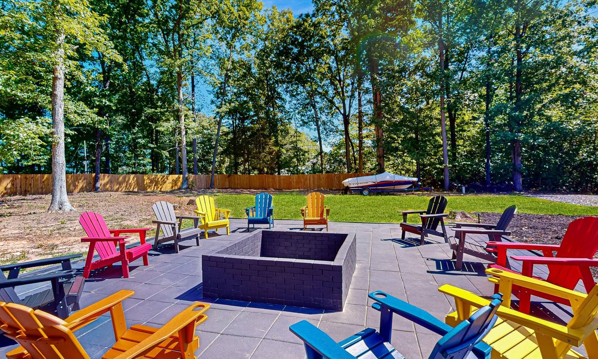 Mineral House | Spacious 7BR Lake Anna retreat with game room, deck, and room for 25.