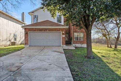 Manor Apartment | Spacious 8-Bed Home Near Tesla & Samsung Plants