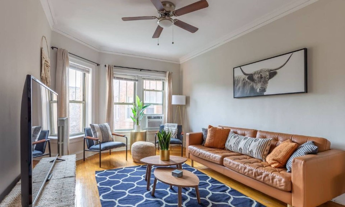 Ravenswood House | Spacious and Inviting 2BR in Lovely Lincoln Square