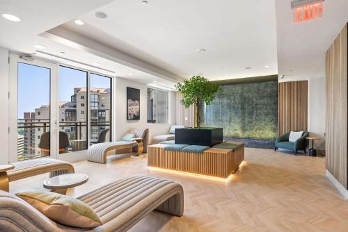 Crystal City Apartment | Spacious Apt W Gym in Building