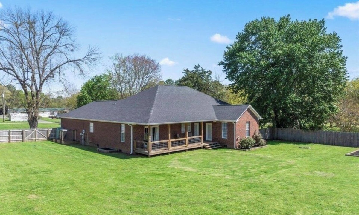 Guntersville House | Spacious Family Retreat with Game Room & Backyard Fun