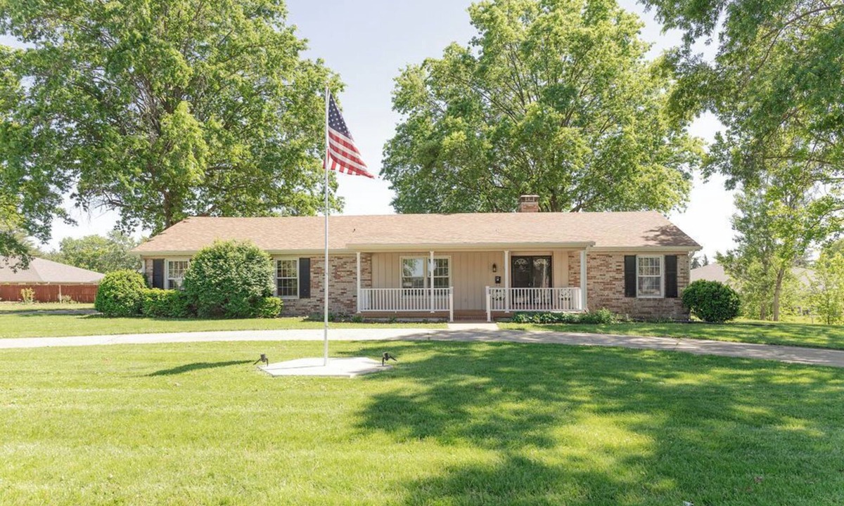 Macon House | Spacious Family Retreat/Sleeps 9/Fenced Yard