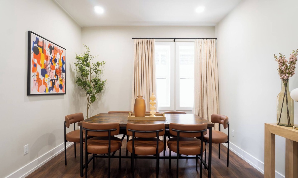 North Bergen House | Spacious Group Holiday Home 5BR/3BATH w/Private parking/Game area & Backyard